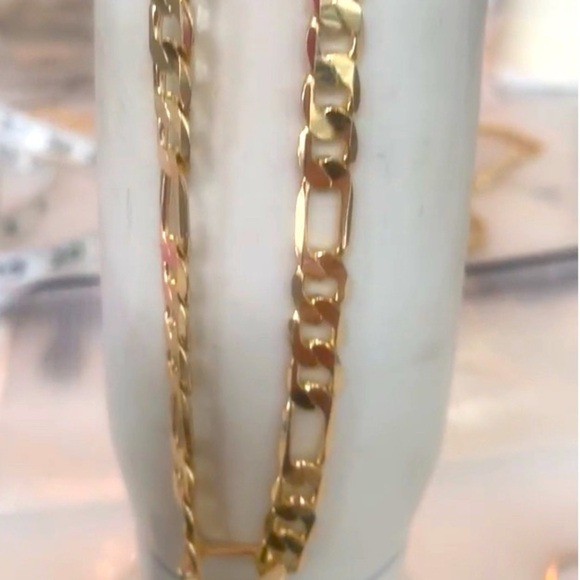 NEW 18k Gold Plated Figaro Necklace 18” Long GIFT - Picture 3 of 11